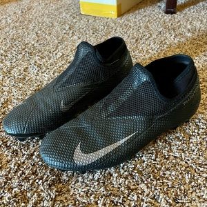 Nike Phantom VSN soccer cleats size 8 men